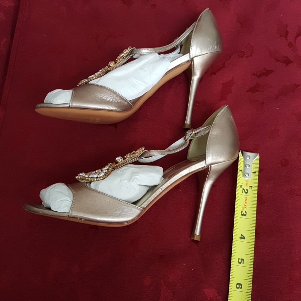 03:03 - Stuart Weitzman w/ Swarovski Crystals Heels - Picture 6 of 8